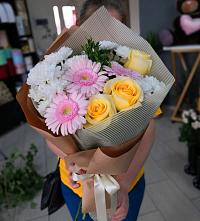 Букет цветов из:  Герберы, Розы и Хризантемы в Ялте