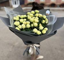 Букет Белые кустовые розы Солинеро в Ялте